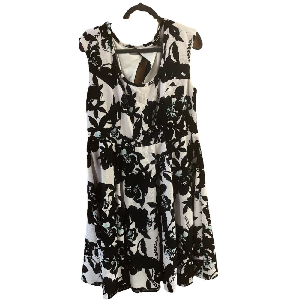 Torrid 1 Black White Fit Flare Dress A Line Skater Short Key Hole Back Fairy